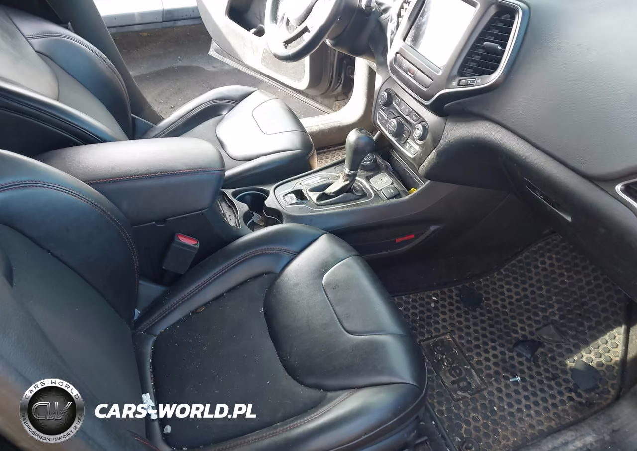 2019 Jeep Cherokee Trailhawk 4X4 VIN:1C4PJMBX0KD217945 - 5