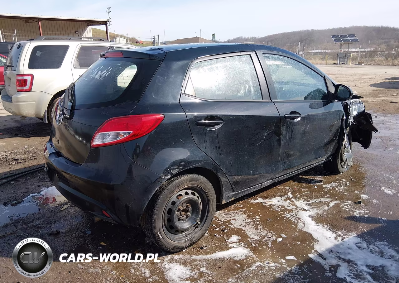 2014 Mazda Mazda2 Sport VIN:JM1DE1KZ1E0181220 - 4