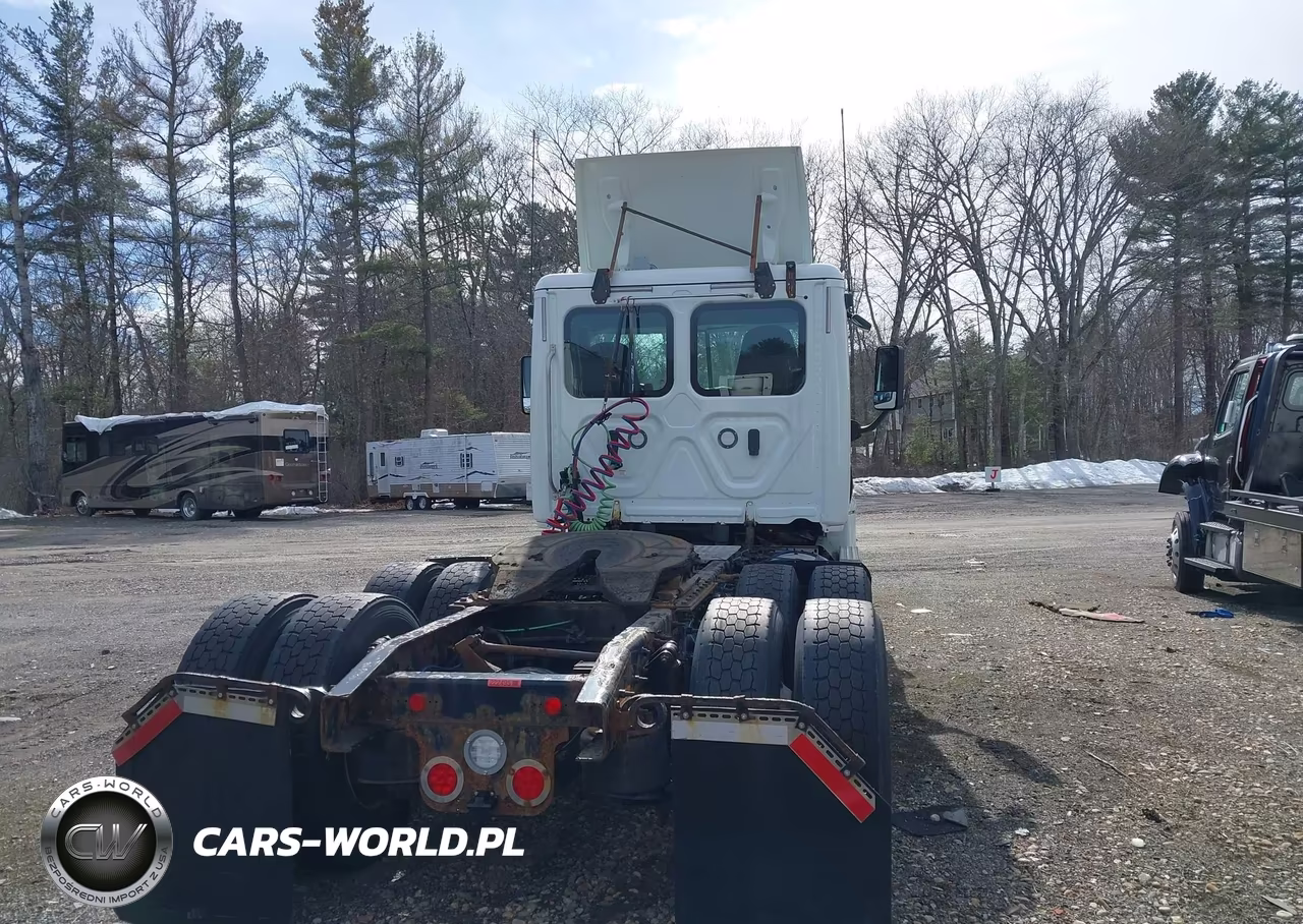 2018 Freightliner Cascadia 125 VIN:1FUJGEDR9JLJY6717 - 15