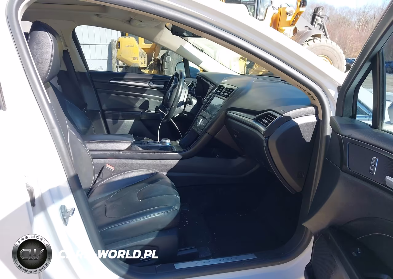 2020 Ford Fusion Titanium VIN:3FA6P0D90LR152420 - 5
