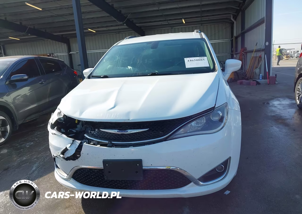 2019 Chrysler Pacifica Touring L VIN:2C4RC1BG0KR651829 - 12
