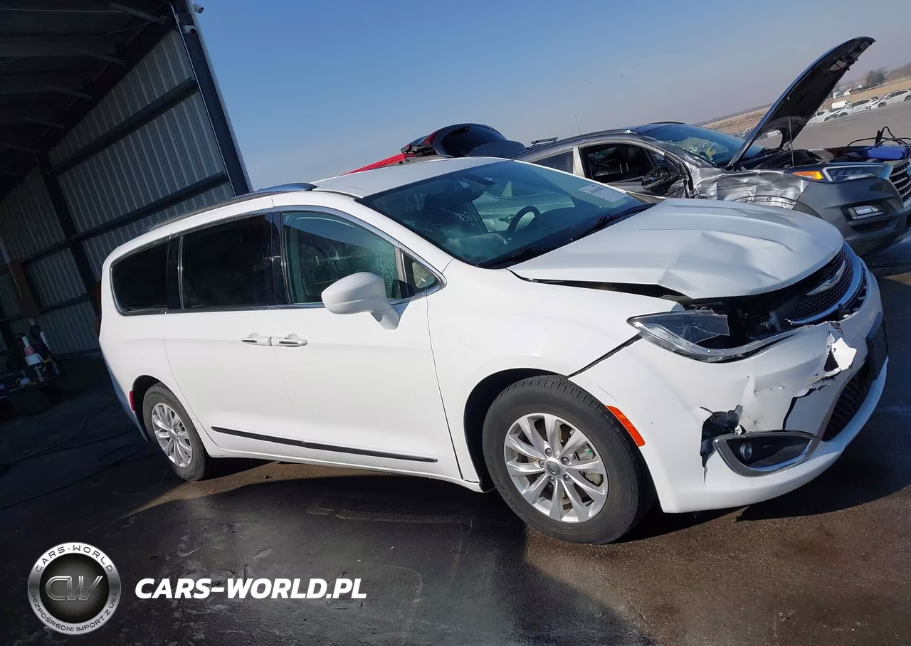 2019 Chrysler Pacifica Touring L VIN:2C4RC1BG0KR651829 - 13