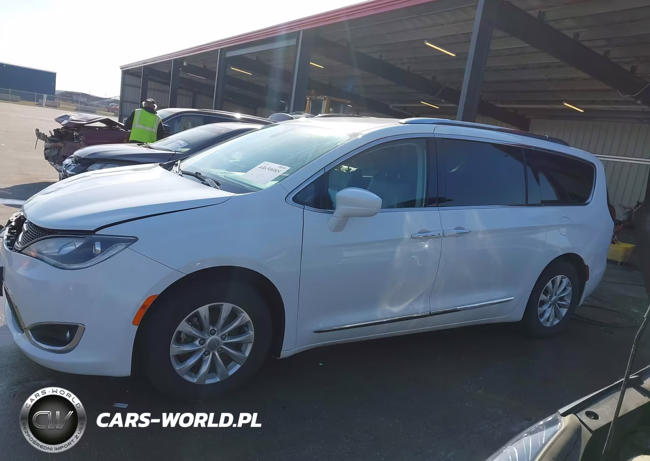2019 Chrysler Pacifica Touring L VIN:2C4RC1BG0KR651829 - 14