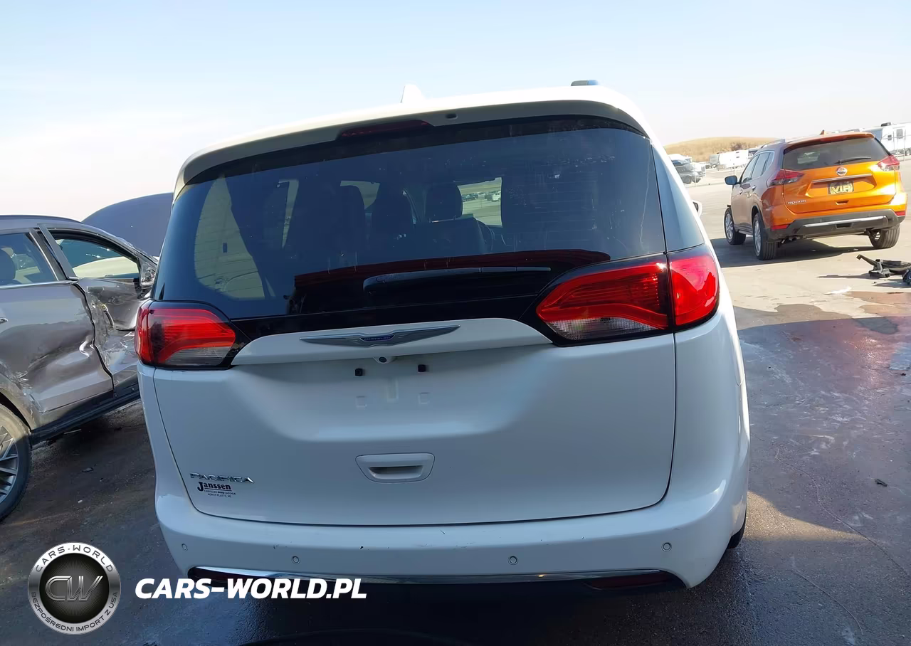2019 Chrysler Pacifica Touring L VIN:2C4RC1BG0KR651829 - 16