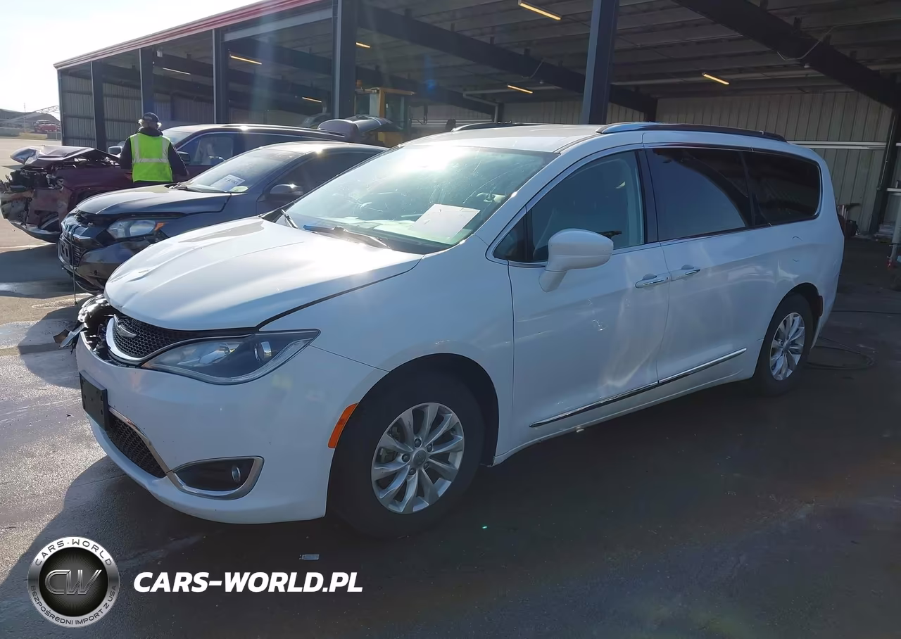 2019 Chrysler Pacifica Touring L VIN:2C4RC1BG0KR651829 - 2