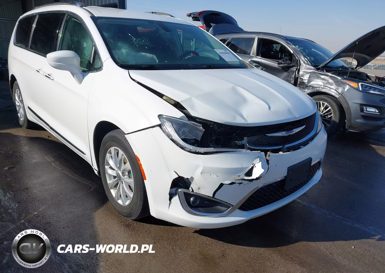 2019 Chrysler Pacifica Touring L VIN:2C4RC1BG0KR651829 - 6