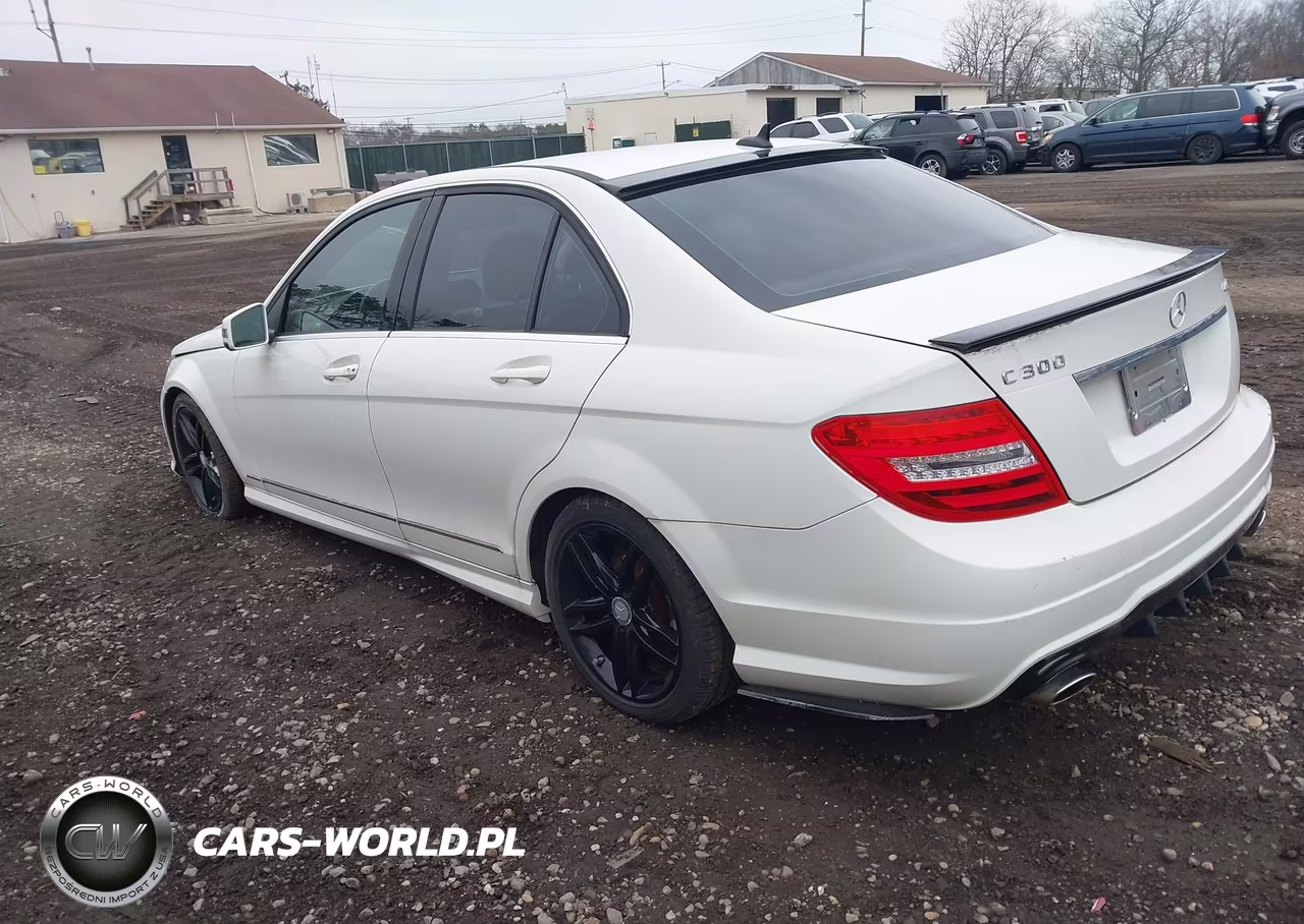 2012 Mercedes-Benz C 300 Sport 4Matic VIN:WDDGF8BB4CA623801 - 3