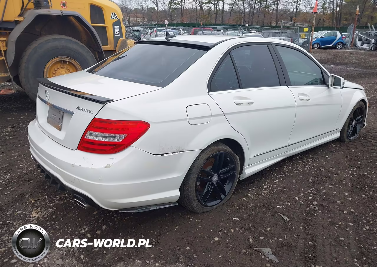 2012 Mercedes-Benz C 300 Sport 4Matic VIN:WDDGF8BB4CA623801 - 4