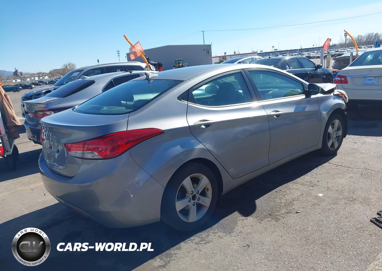 2013 Hyundai Elantra Gls-Limited VIN:KMHDH4AE2DU640555 - 4