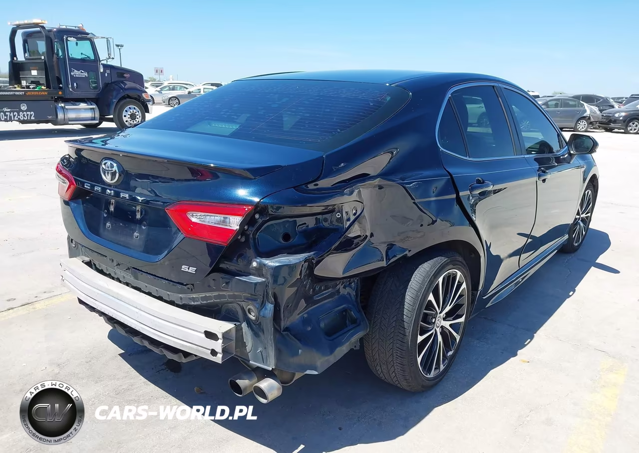 2018 Toyota Camry Se VIN:4T1B11HK3JU557993 - 4
