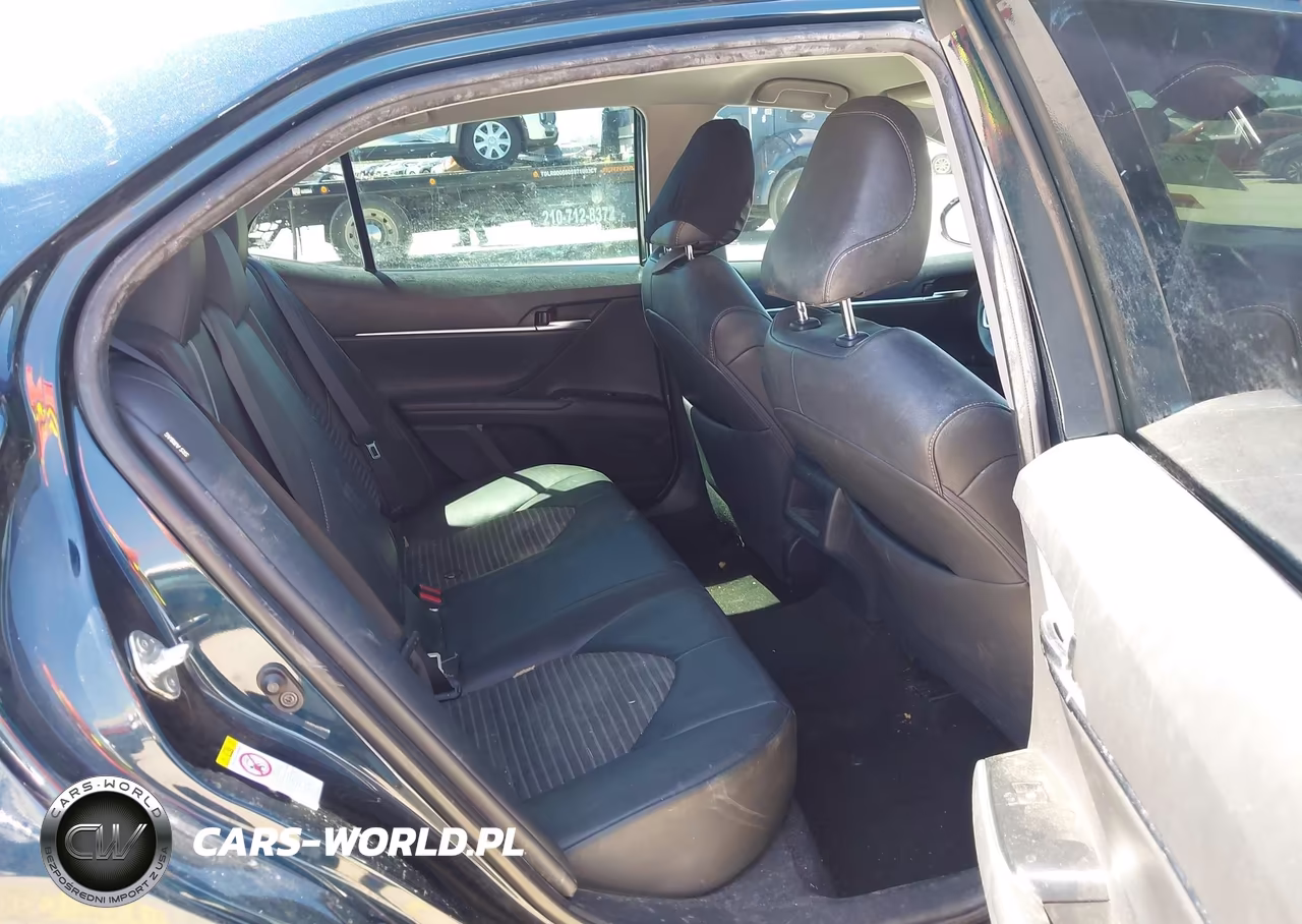 2018 Toyota Camry Se VIN:4T1B11HK3JU557993 - 8