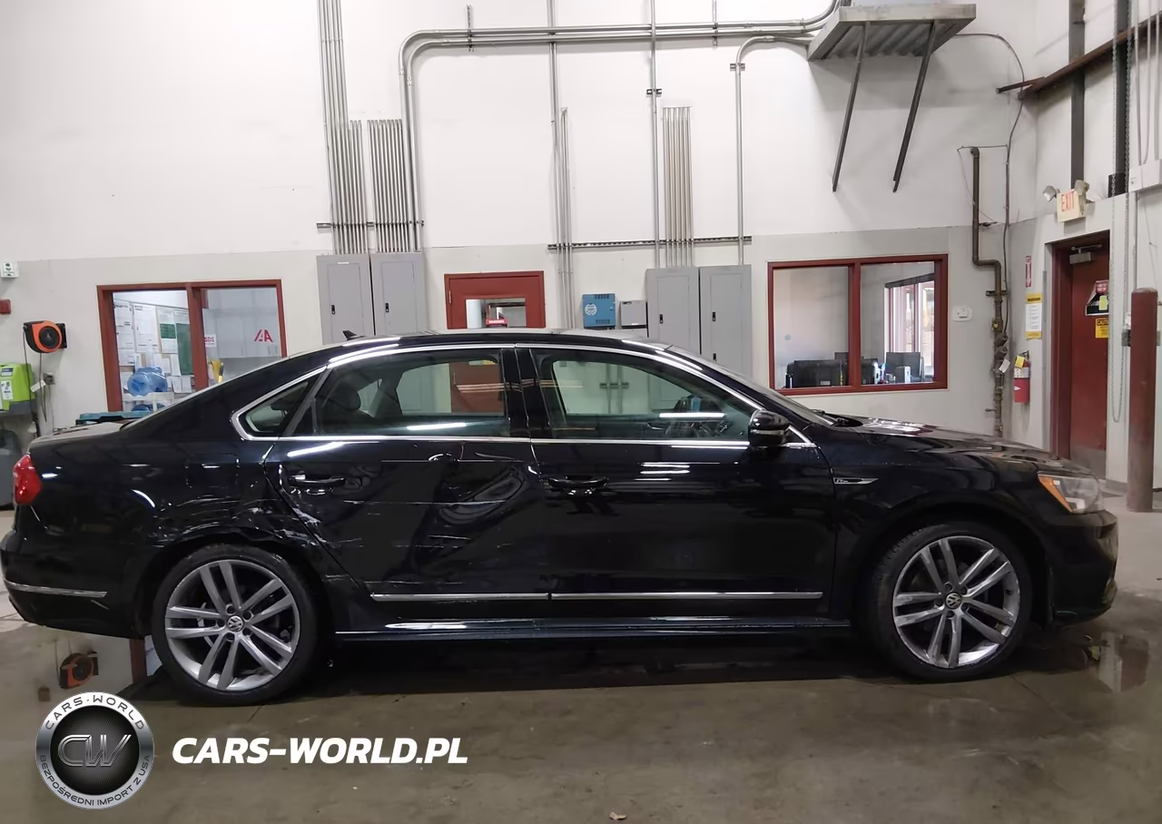 2017 Volkswagen Passat 1.8T R-Line VIN:1VWDT7A30HC055100 - 14