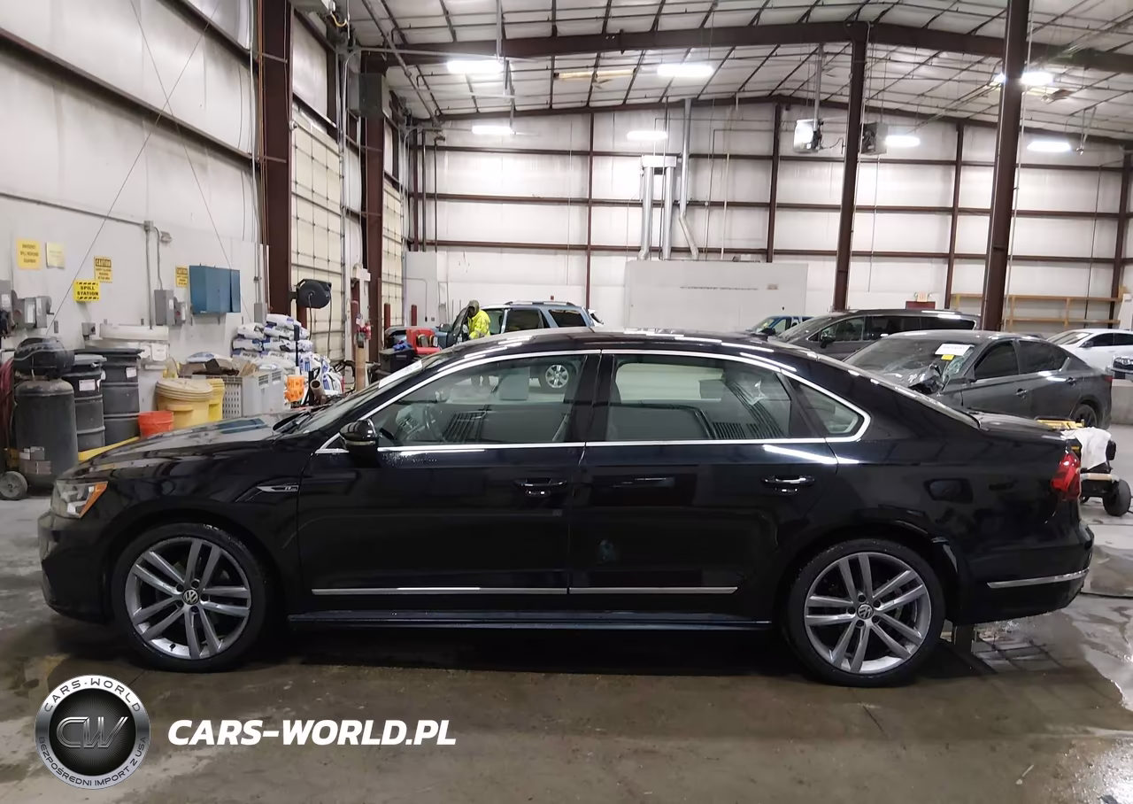 2017 Volkswagen Passat 1.8T R-Line VIN:1VWDT7A30HC055100 - 15
