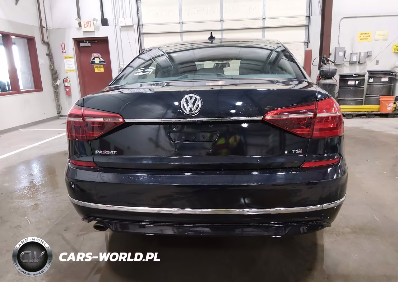 2017 Volkswagen Passat 1.8T R-Line VIN:1VWDT7A30HC055100 - 17