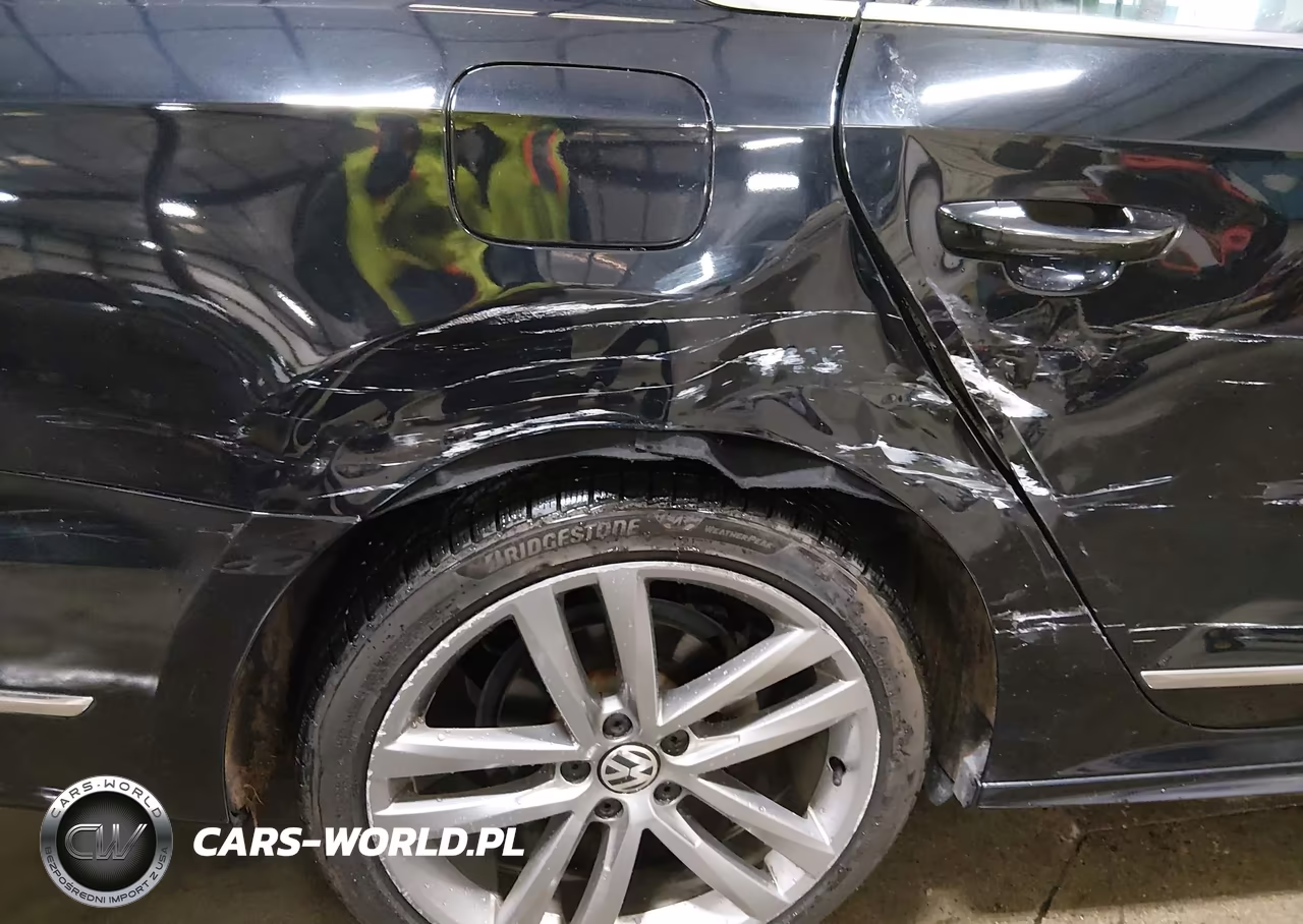 2017 Volkswagen Passat 1.8T R-Line VIN:1VWDT7A30HC055100 - 18