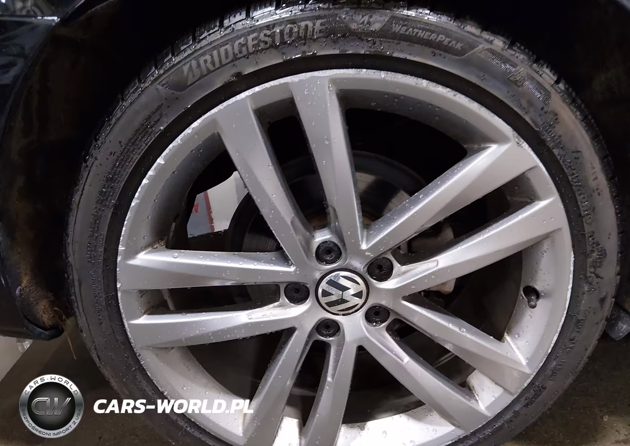 2017 Volkswagen Passat 1.8T R-Line VIN:1VWDT7A30HC055100 - 19