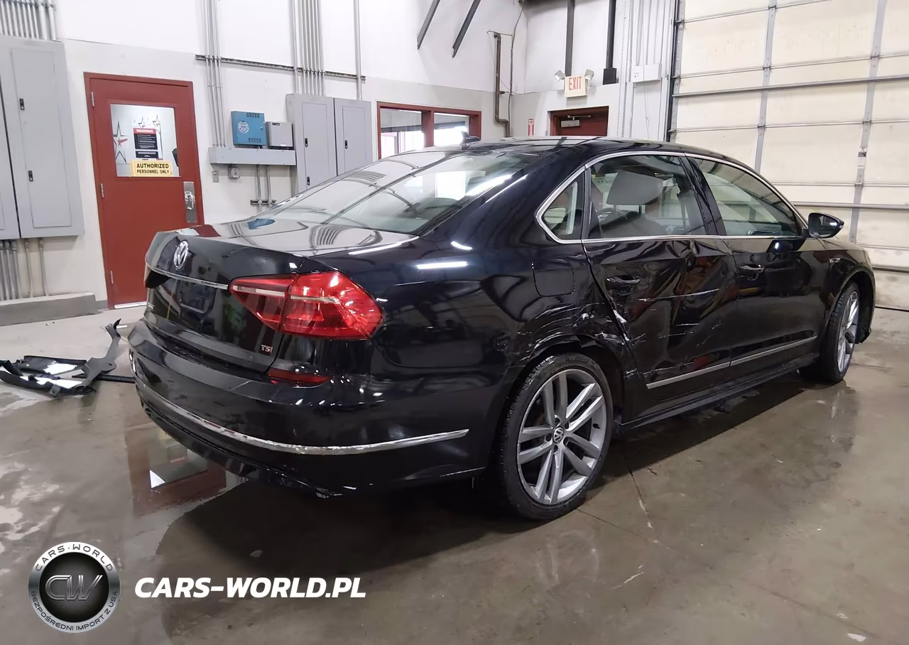 2017 Volkswagen Passat 1.8T R-Line VIN:1VWDT7A30HC055100 - 4
