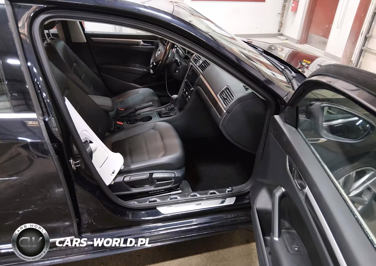 2017 Volkswagen Passat 1.8T R-Line VIN:1VWDT7A30HC055100 - 5