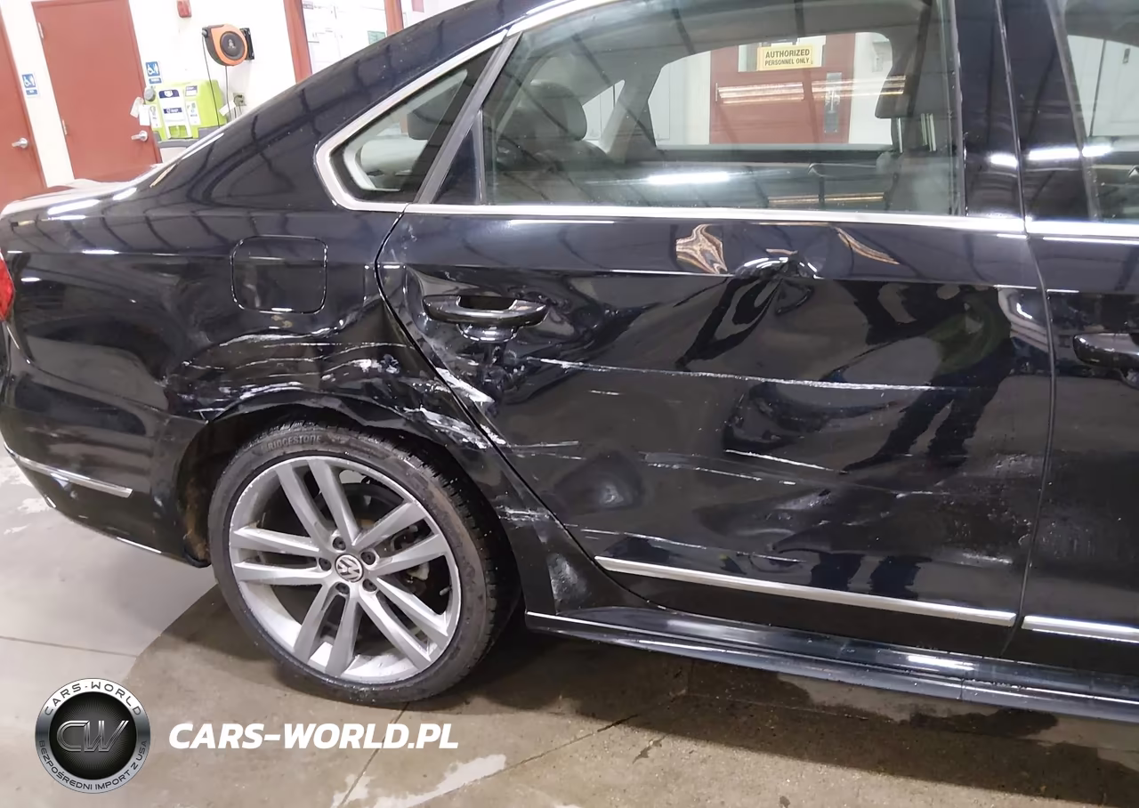 2017 Volkswagen Passat 1.8T R-Line VIN:1VWDT7A30HC055100 - 6