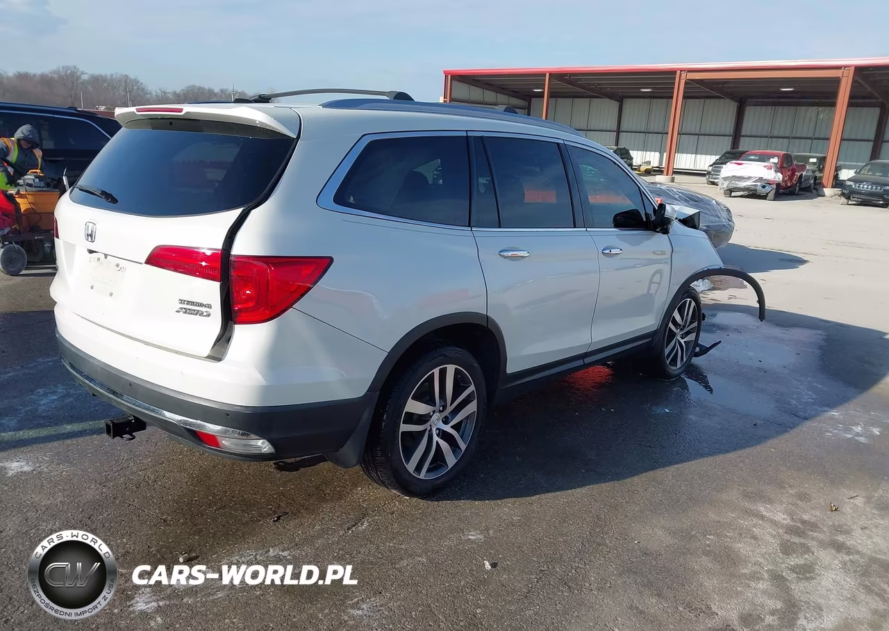 2017 Honda Pilot Touring VIN:5FNYF6H9XHB056354 - 4