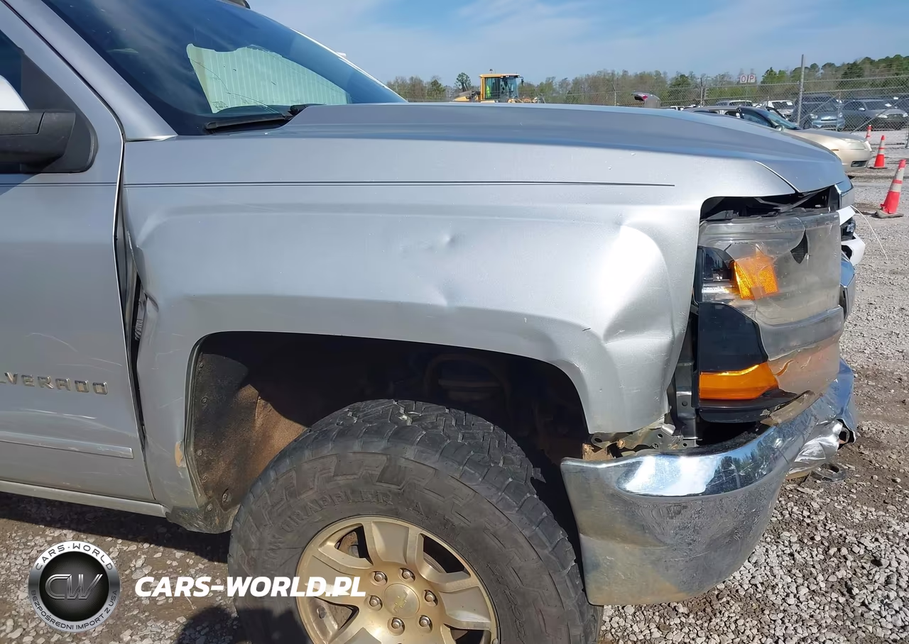 2018 Chevrolet Silverado 1500 1Lt VIN:3GCUKREC2JG152037 - 18