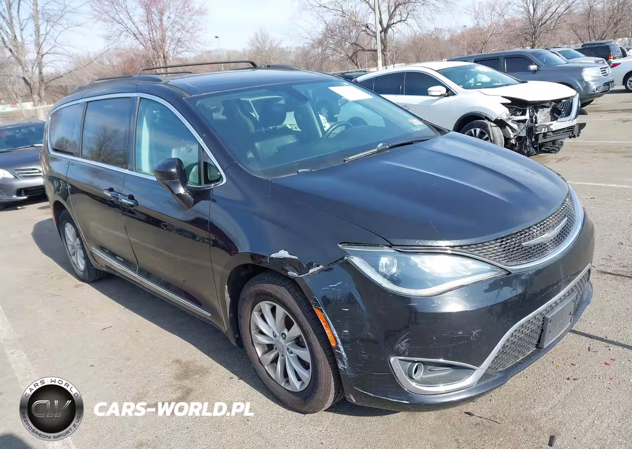 2017 Chrysler Pacifica Touring-L