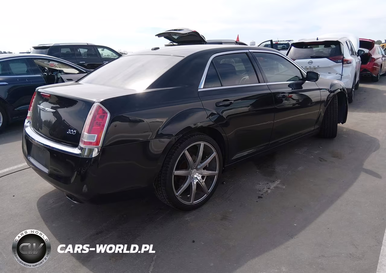 2014 Chrysler 300 VIN:2C3CCAAG6EH288684 - 4