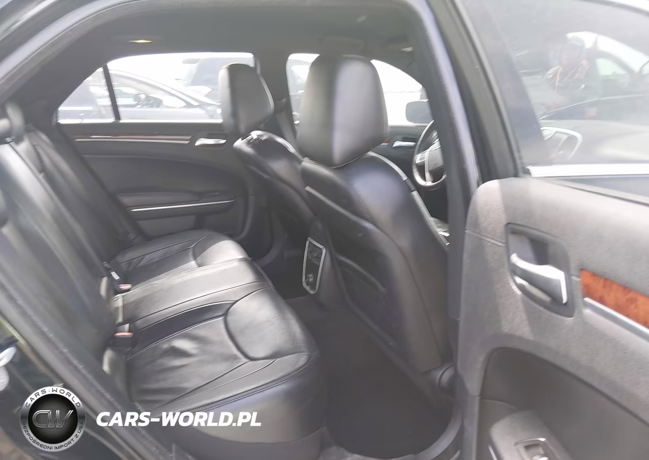 2014 Chrysler 300 VIN:2C3CCAAG6EH288684 - 8