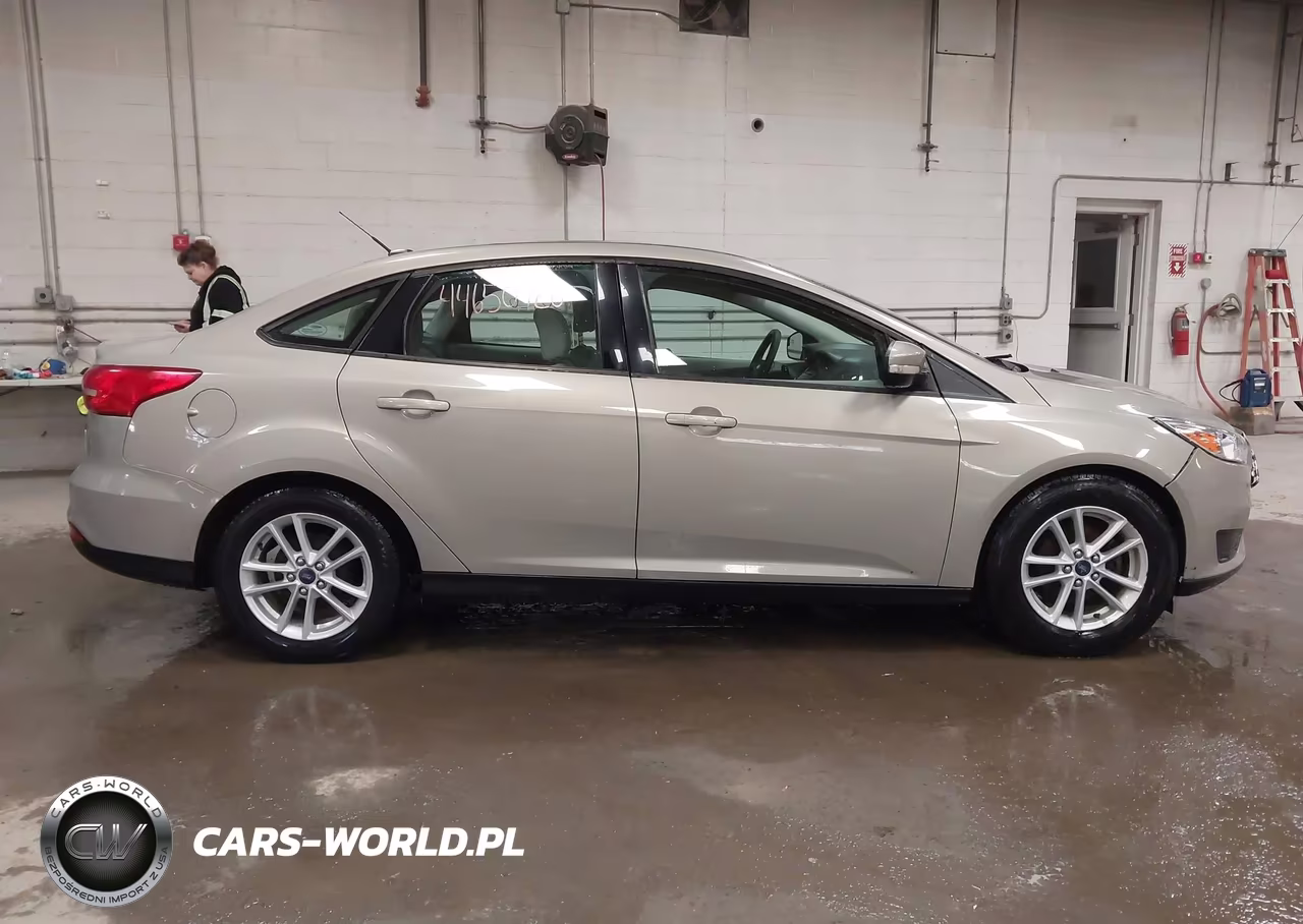 2015 Ford Focus Se VIN:1FADP3F2XFL242587 - 14
