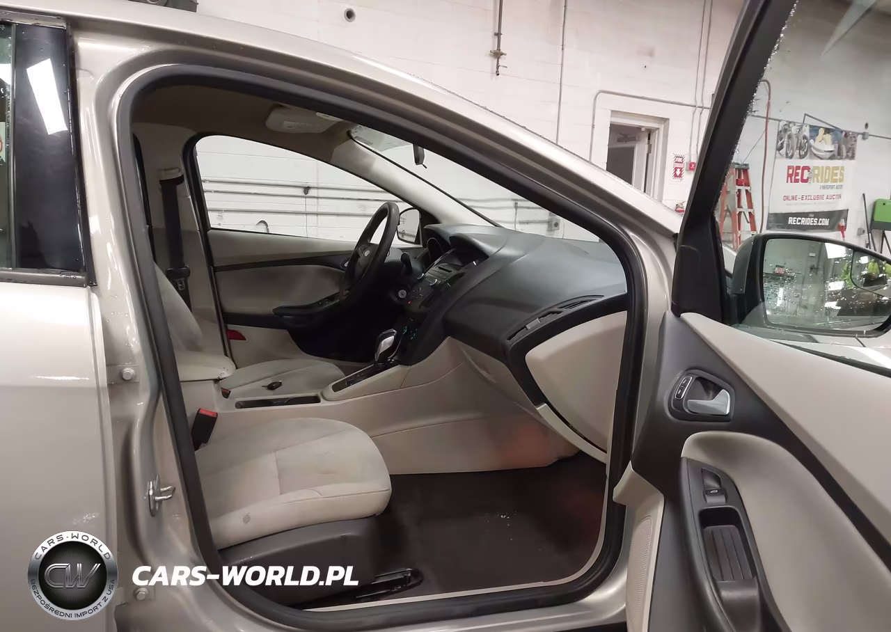 2015 Ford Focus Se VIN:1FADP3F2XFL242587 - 5