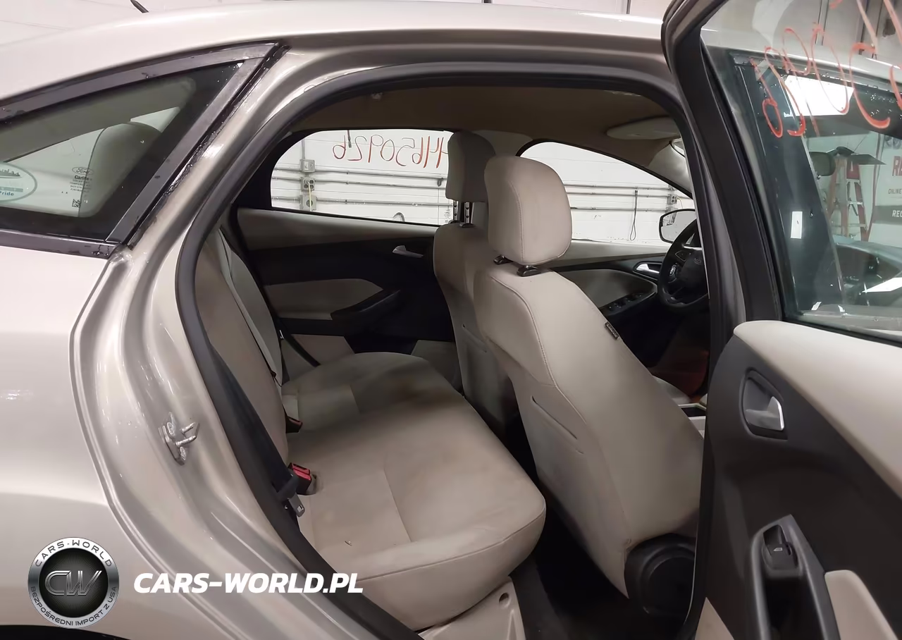 2015 Ford Focus Se VIN:1FADP3F2XFL242587 - 8