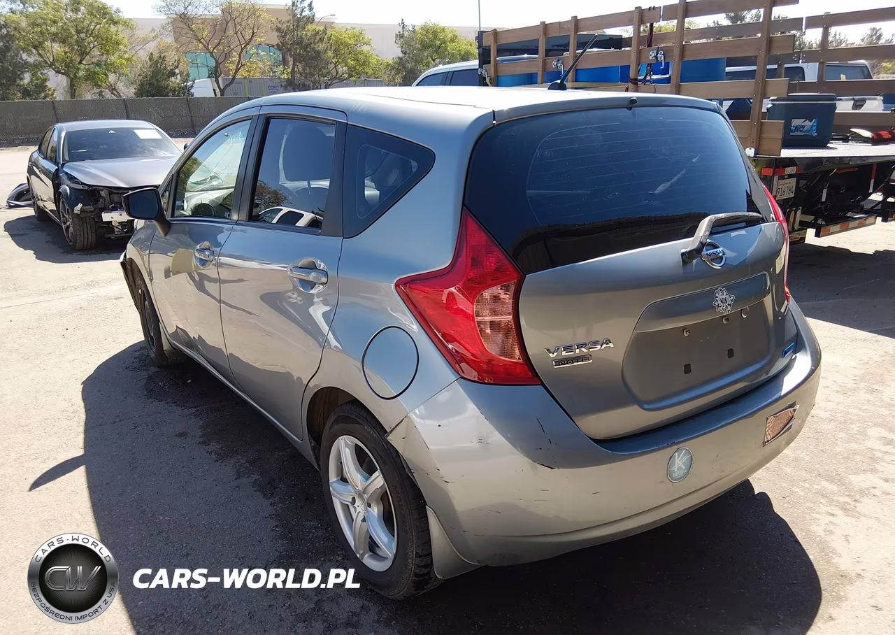 2015 Nissan Versa Note S Plus VIN:3N1CE2CP5FL370457 - 3