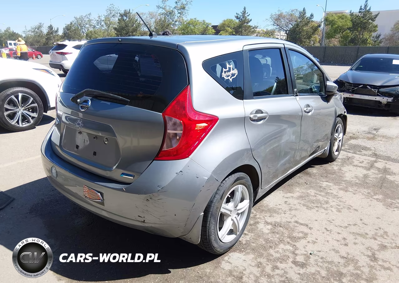 2015 Nissan Versa Note S Plus VIN:3N1CE2CP5FL370457 - 4