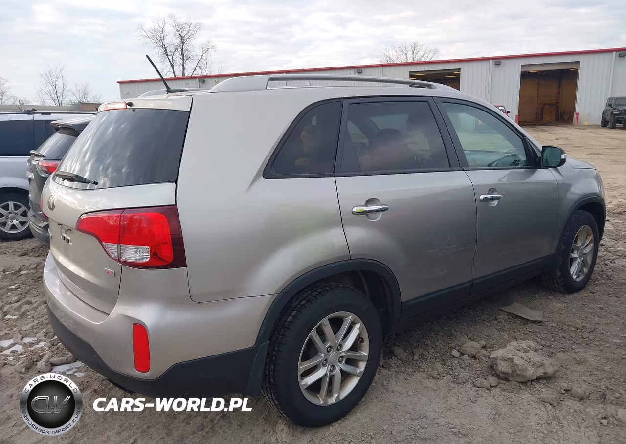 2014 Kia Sorento Lx VIN:5XYKT3A67EG447950 - 4