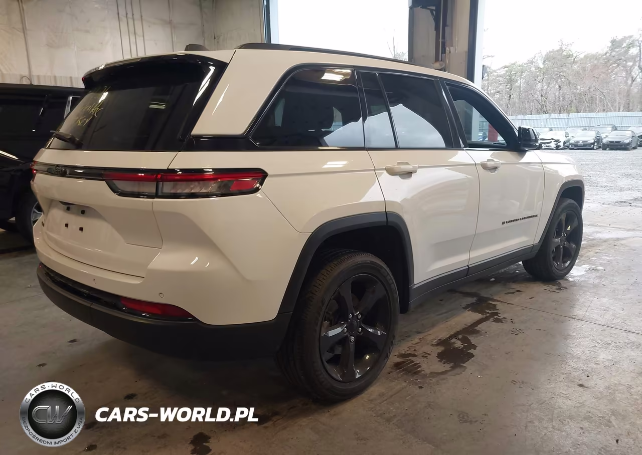 2023 Jeep Grand Cherokee Altitude X 4X4 VIN:1C4RJHAG0PC641723 - 4