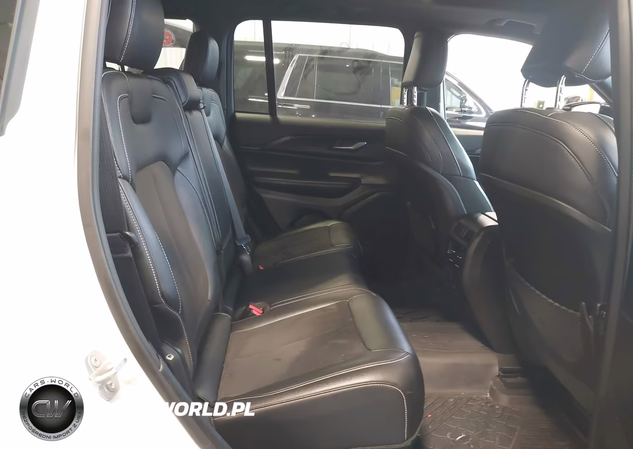 2023 Jeep Grand Cherokee Altitude X 4X4 VIN:1C4RJHAG0PC641723 - 8