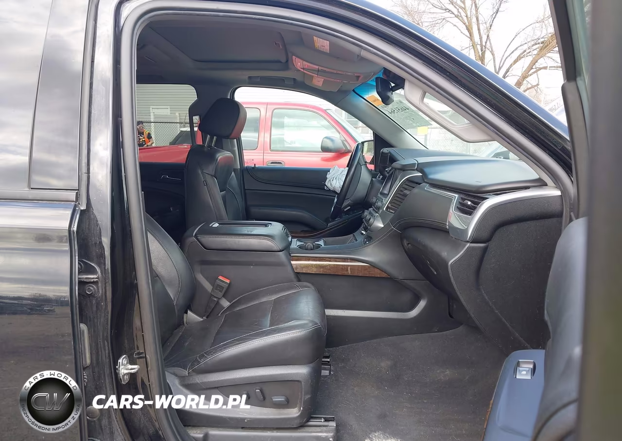 2019 Chevrolet Suburban Lt VIN:1GNSKHKC8KR144667 - 5