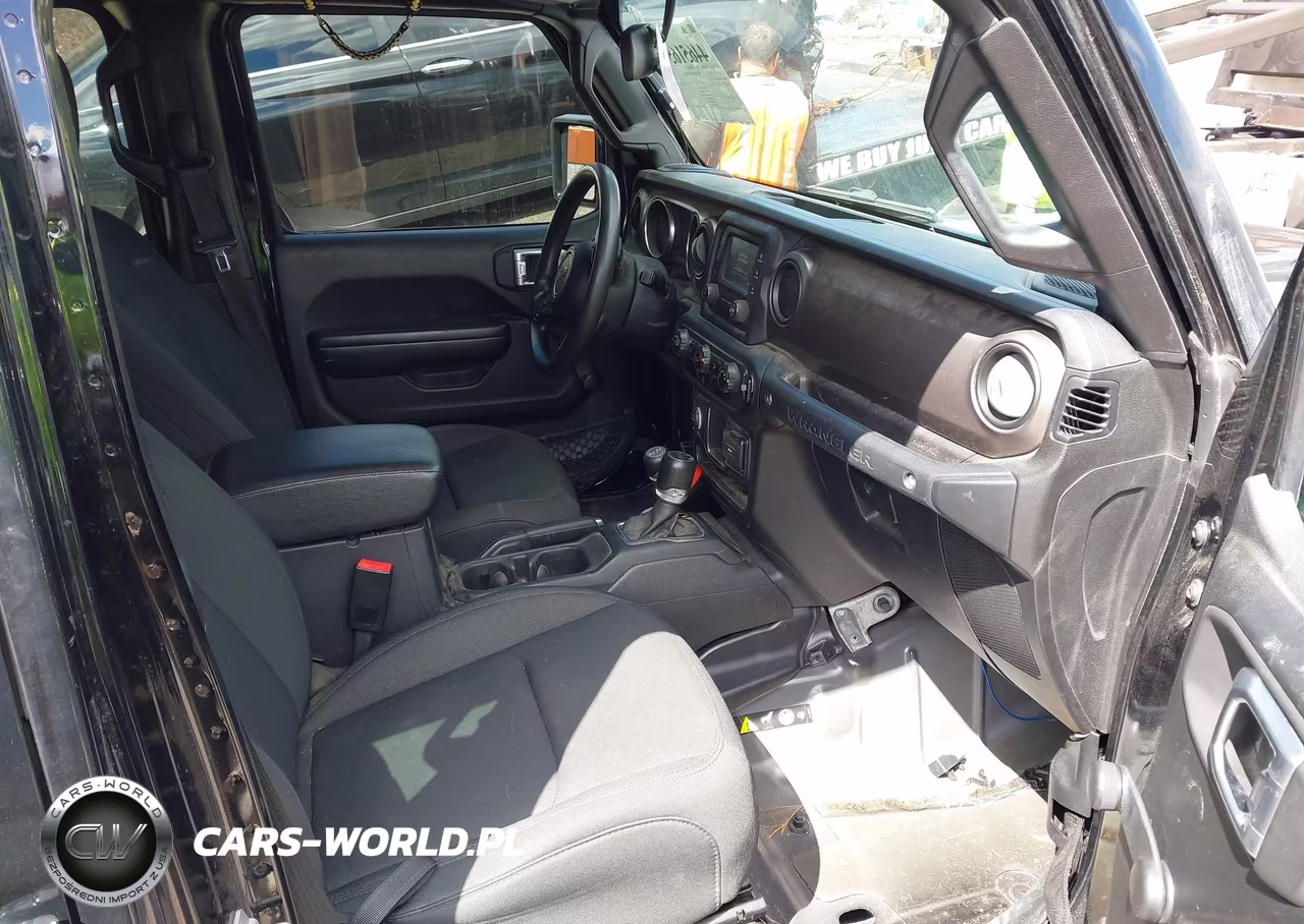 2020 Jeep Wrangler Unlimited Sport 4X4 VIN:1C4HJXDGXLW282360 - 5