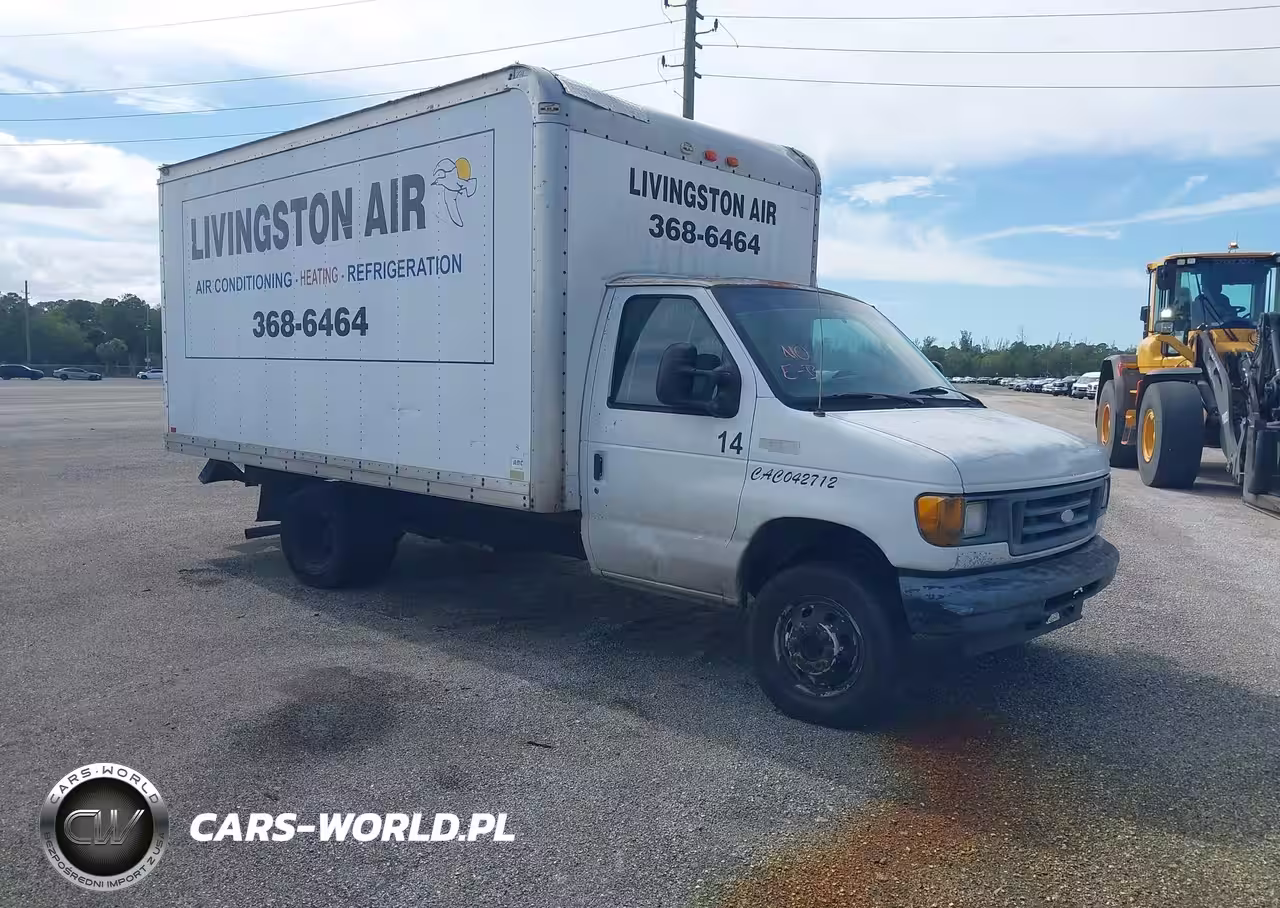 2004 Ford E-350 Cutaway Standard