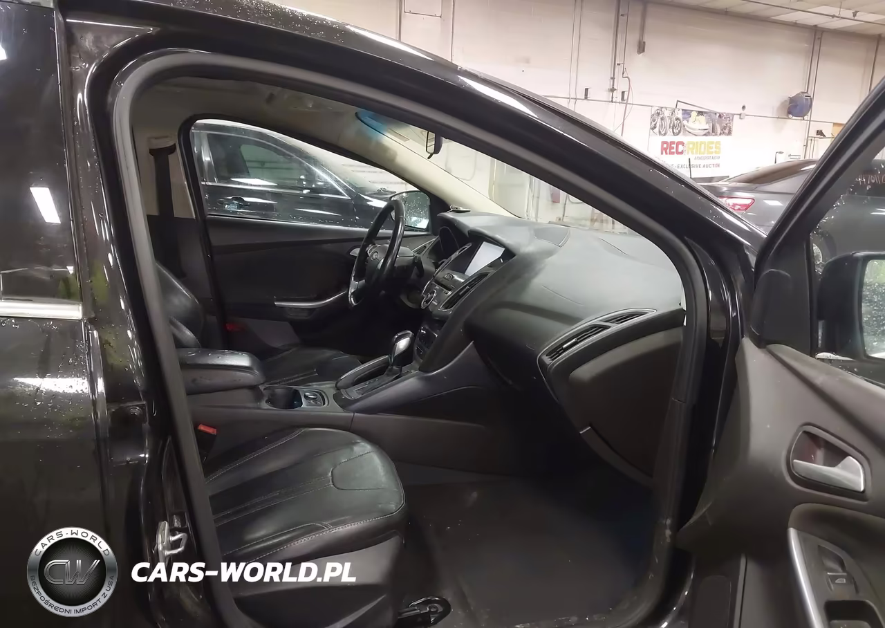 2014 Ford Focus Titanium VIN:1FADP3N20EL158925 - 5