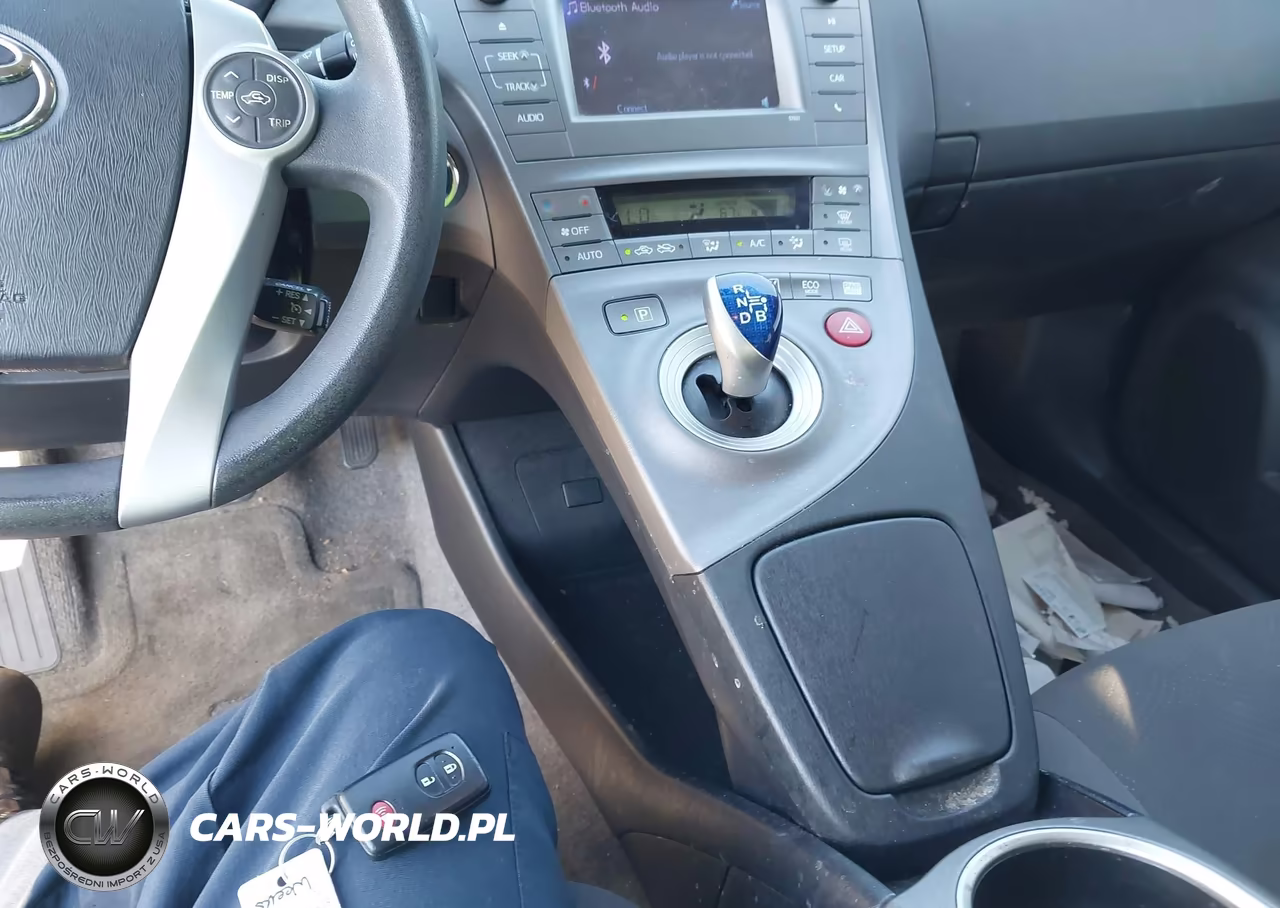 2013 Toyota Prius Two VIN:JTDKN3DU2D1692223 - 11