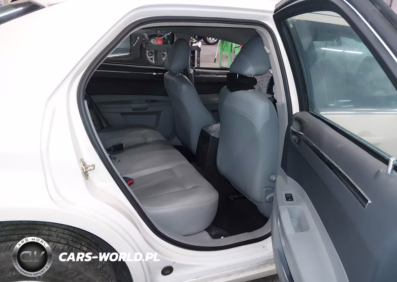 2006 Chrysler 300 Touring VIN:2C3KA53G76H523732 - 8