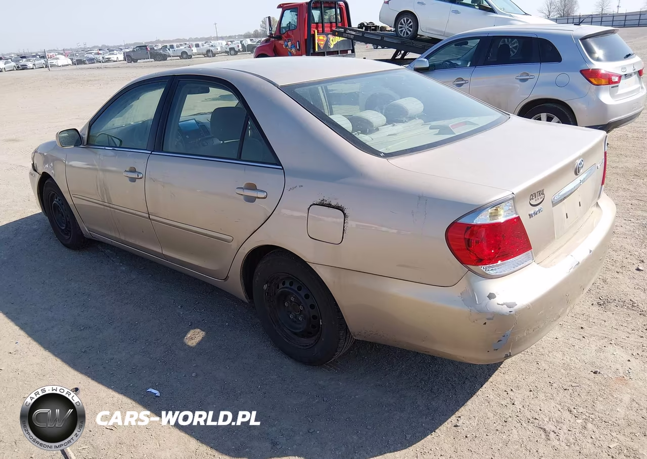 2005 Toyota Camry Le VIN:4T1BE32K95U952582 - 3