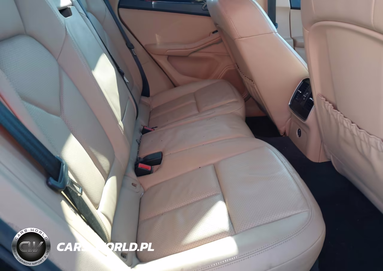 2018 Porsche Macan VIN:WP1AA2A5XJLB02850 - 8