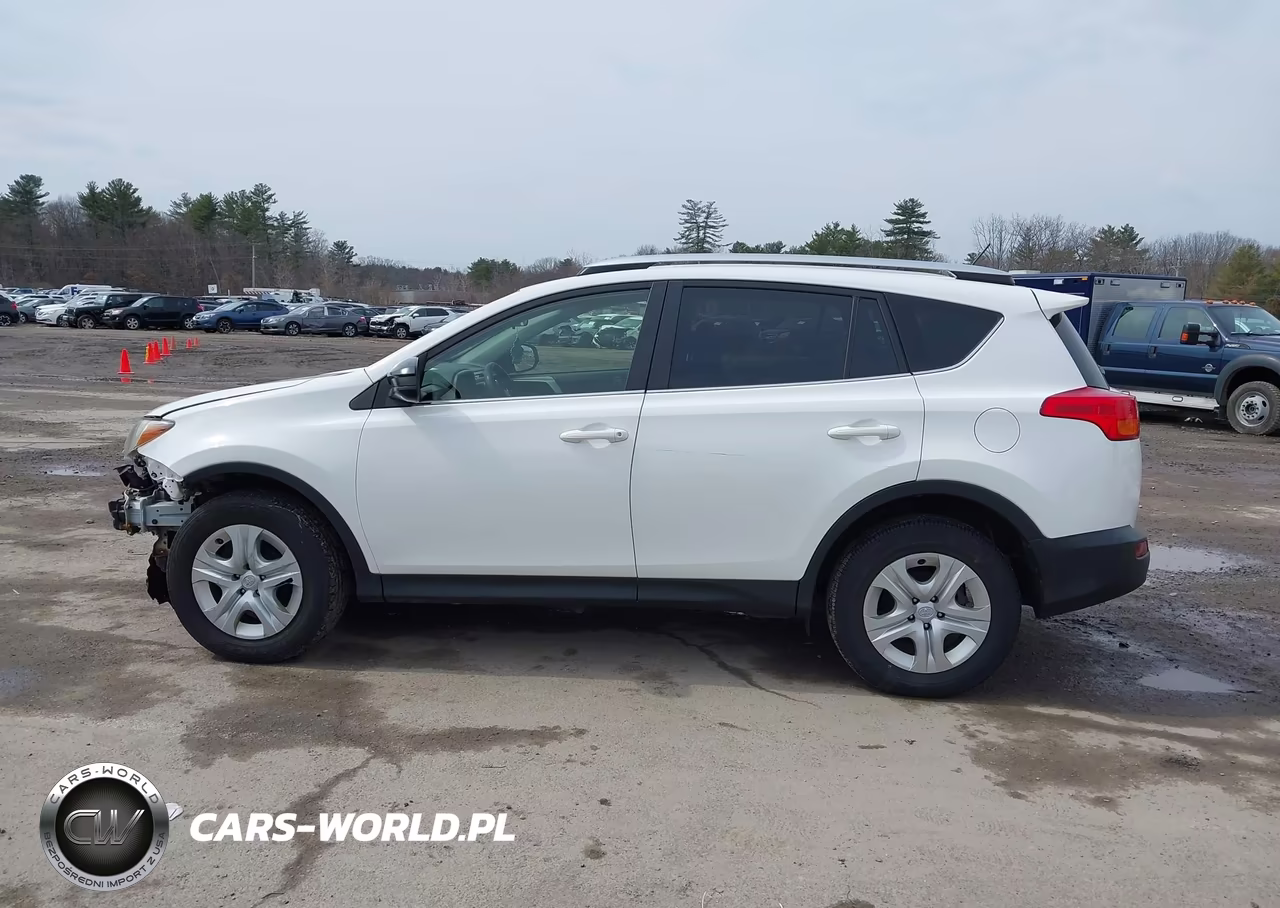 2015 Toyota Rav4 Le VIN:JTMBFREV5FJ038911 - 12