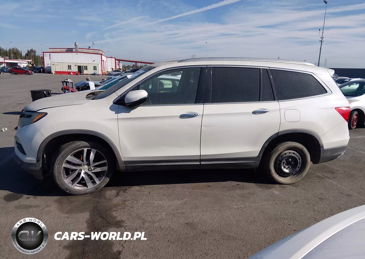 2016 Honda Pilot Touring VIN:5FNYF5H99GB051395 - 13