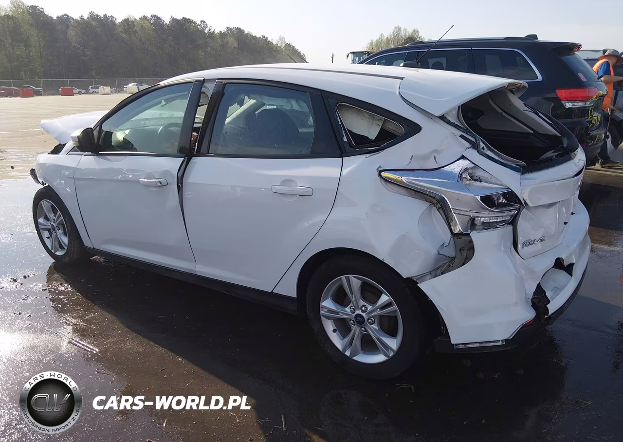2014 Ford Focus Se VIN:1FADP3K20EL345750 - 3