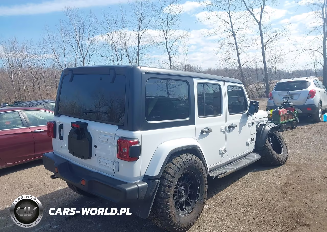 2018 Jeep Wrangler Unlimited Sahara 4X4 VIN:1C4HJXEG4JW109929 - 4