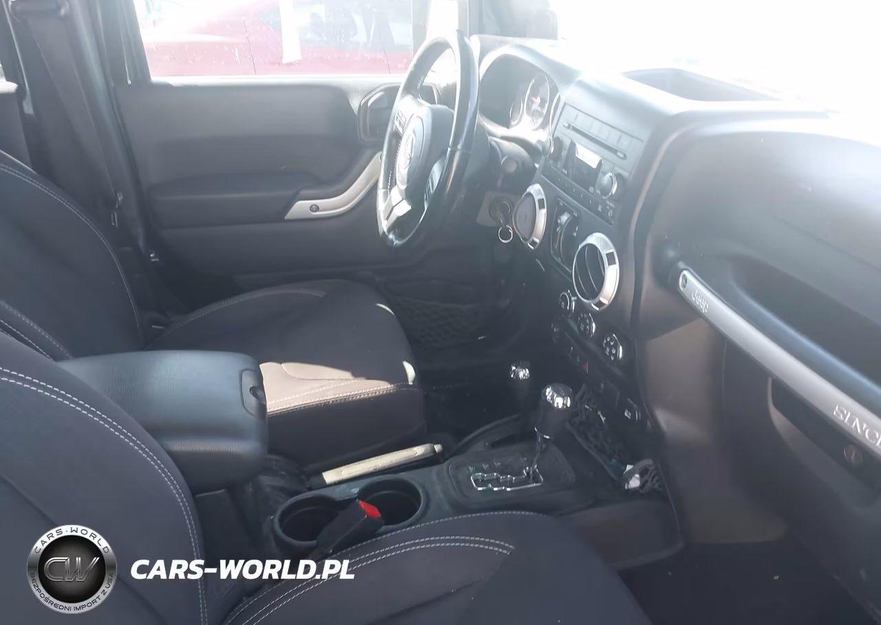 2013 Jeep Wrangler Unlimited Sahara VIN:1C4BJWEG0DL705075 - 5