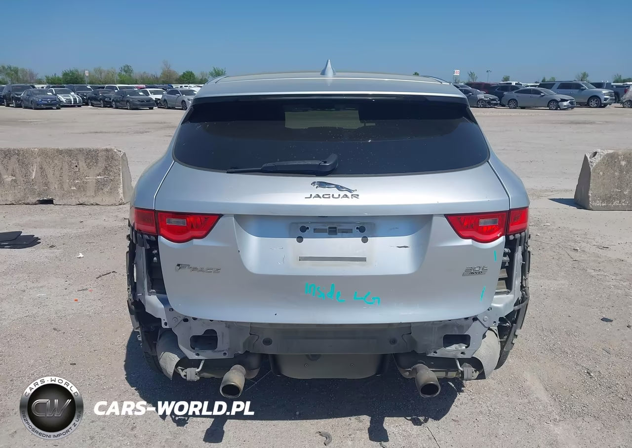 2018 Jaguar F-Pace 30T Premium VIN:SADCJ2GX5JA236507 - 17